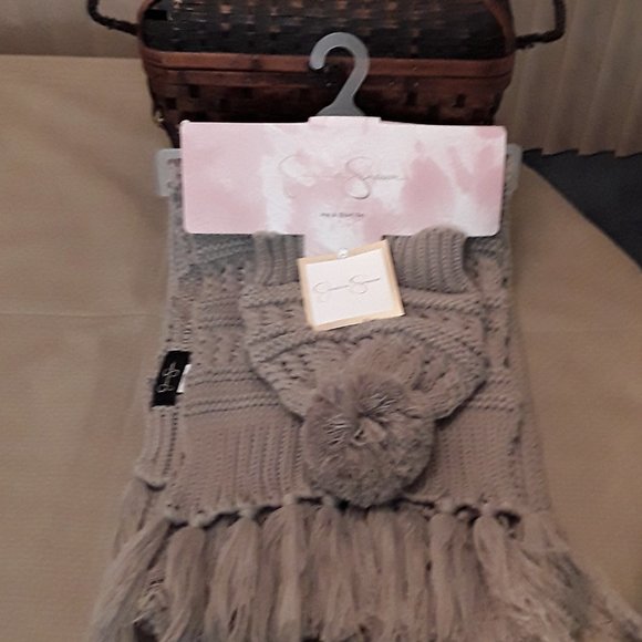 Jessica Simpson Hat & Scarf Set Pom-Pom Beanie Fringes Gray Color NEW - Picture 1 of 3
